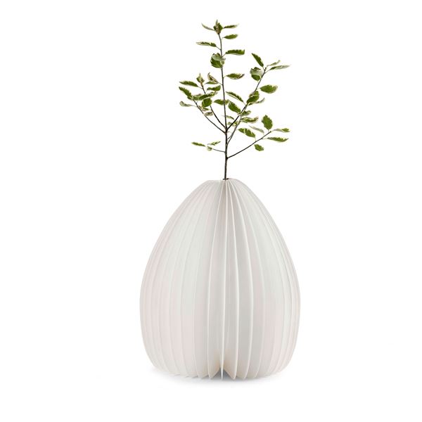 Smart Vase with green leaves